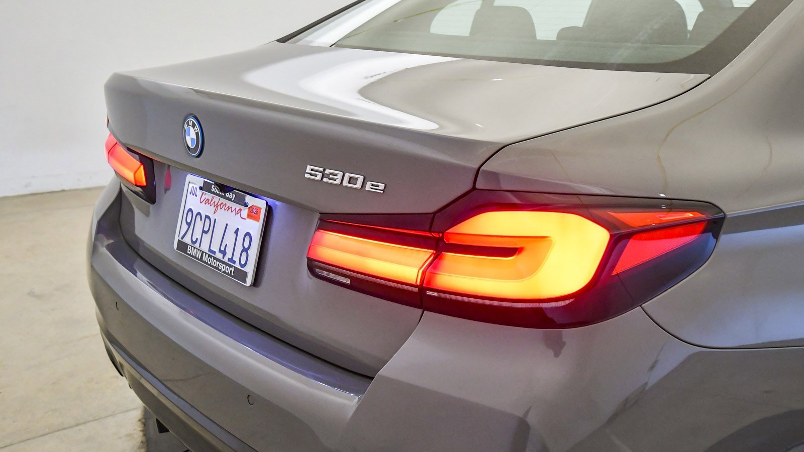 Certified 2022 BMW 530e w/ Premium Package image 12