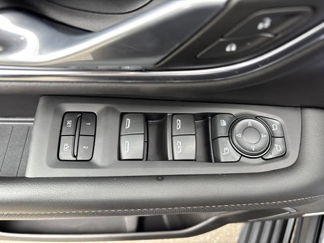 Used 2024 GMC Yukon AT4 AWD/4WD image 12
