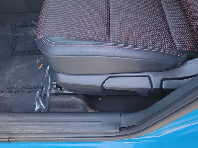 Used 2025 Nissan Kicks SR AWD/4WD image 13