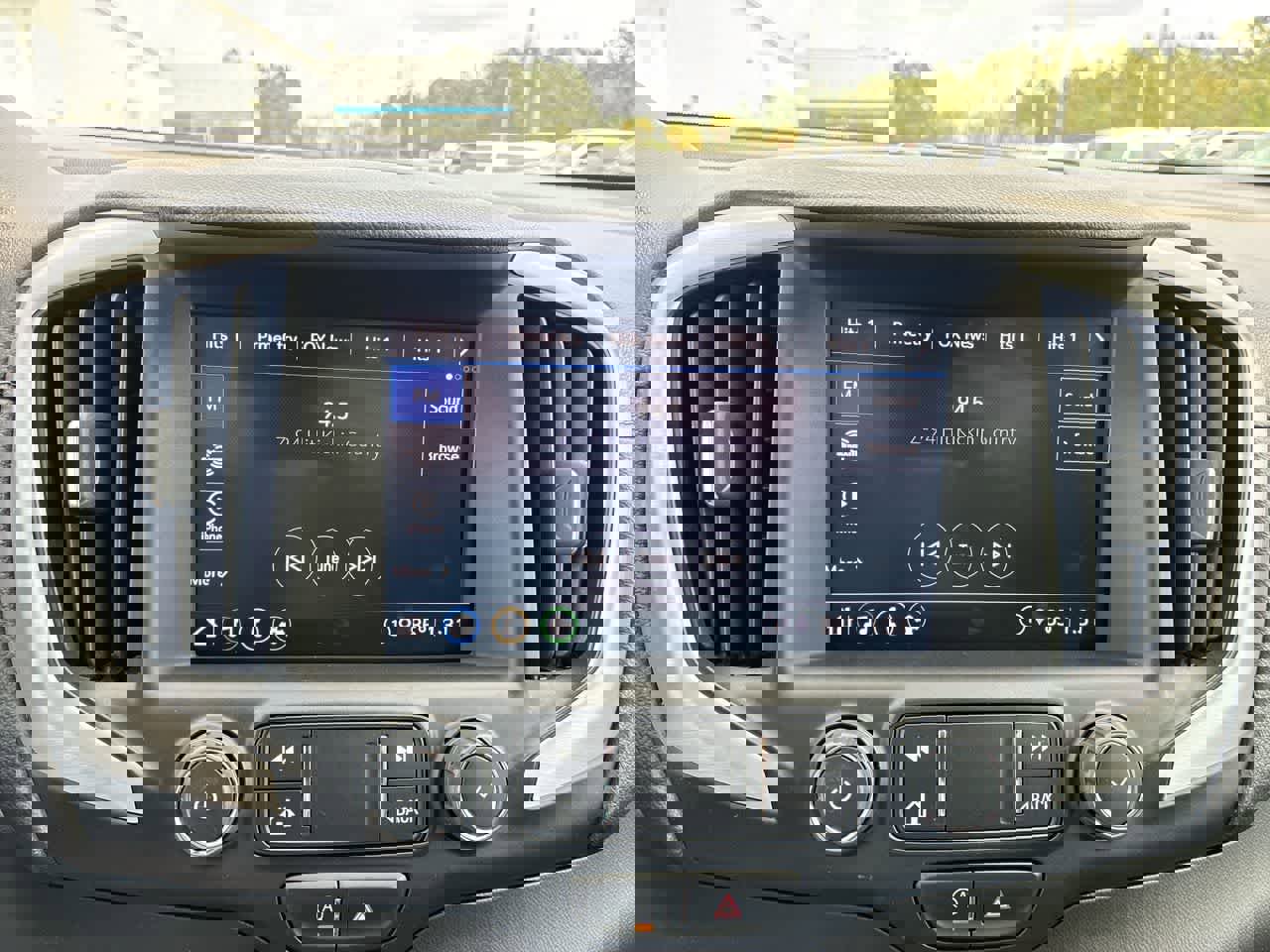 Used 2023 GMC Terrain SLT image 13