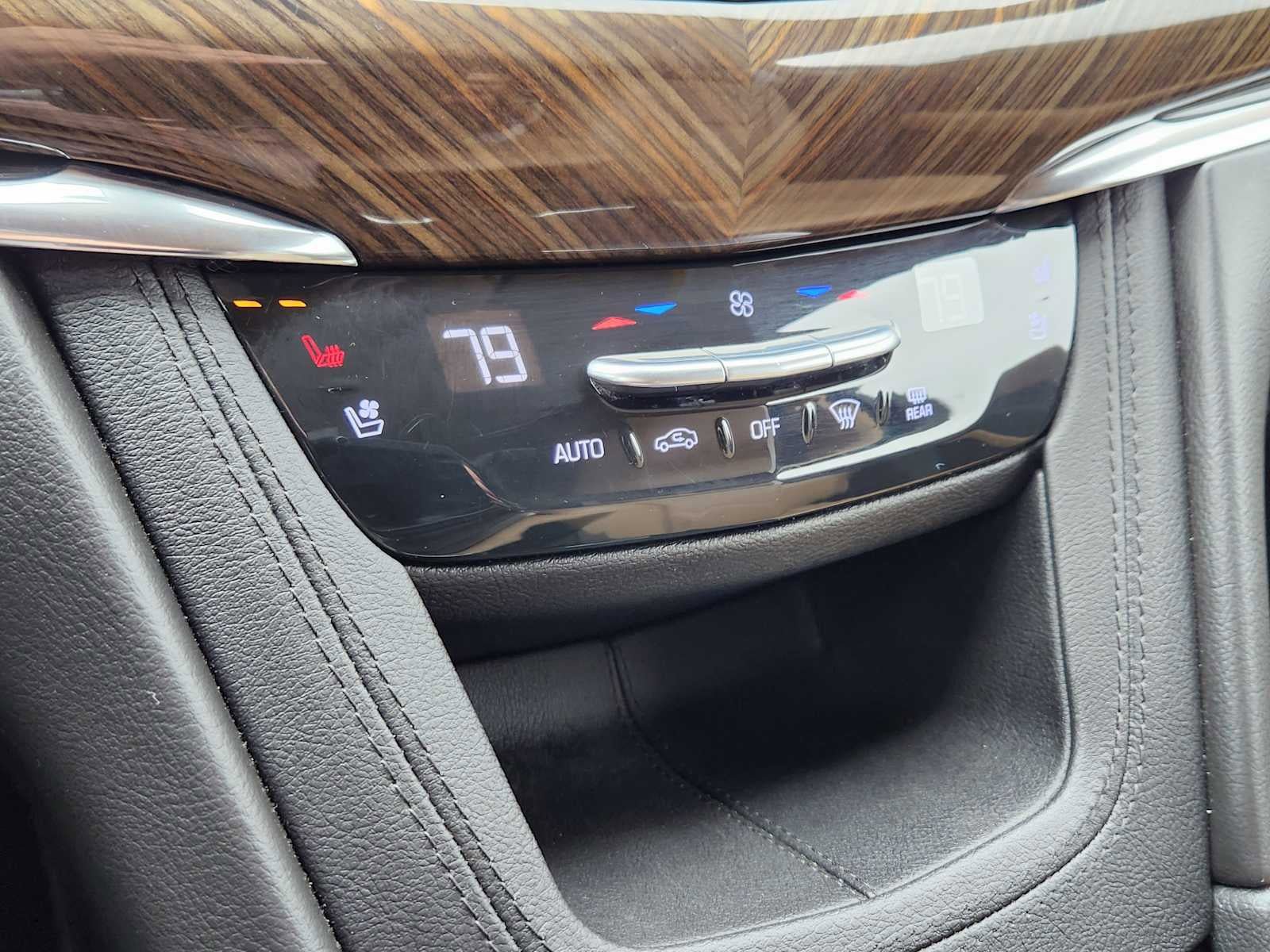 Used 2020 Cadillac XT6 Premium Luxury w/ Platinum Package AWD/4WD image 25