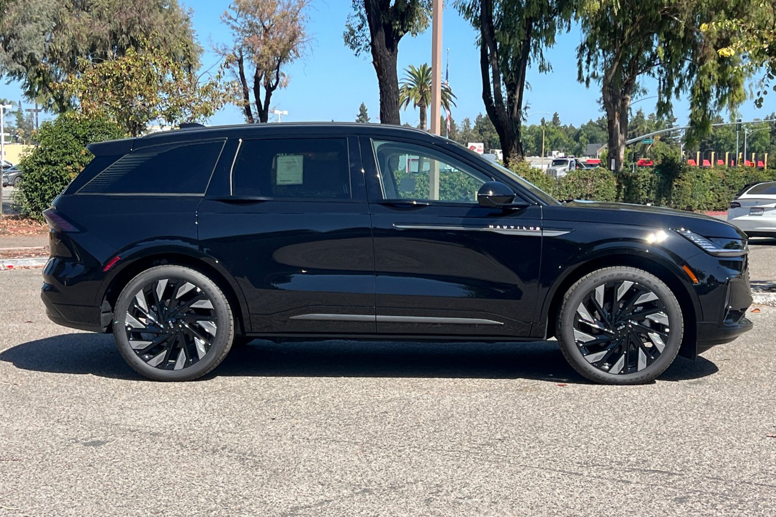 New 2026 Lincoln Nautilus Reserve AWD/4WD image 3