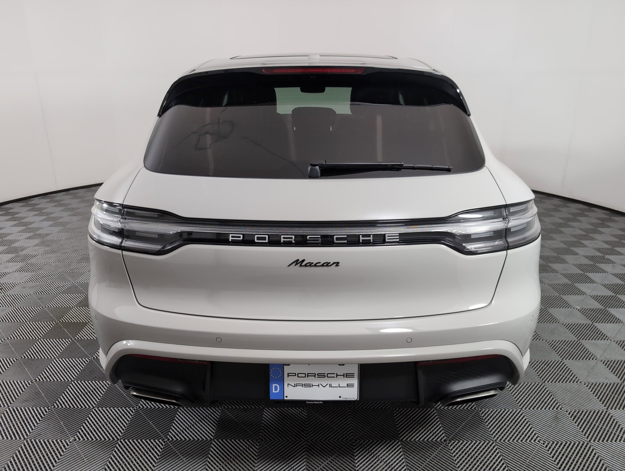 Used 2025 Porsche Macan image 10