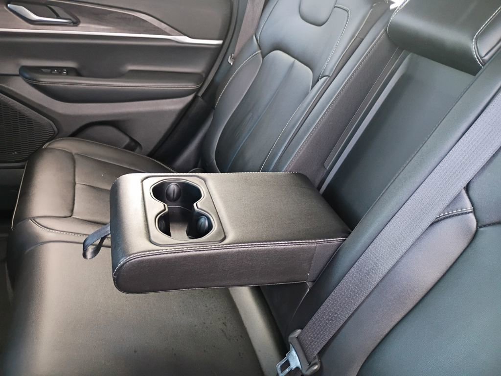 Used 2023 Jeep Grand Cherokee Limited image 12