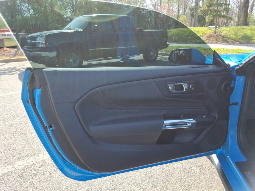 Used 2025 Ford Mustang GT Premium image 23