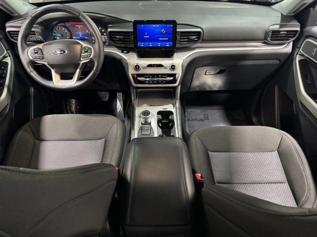 Used 2023 Ford Explorer XLT image 12