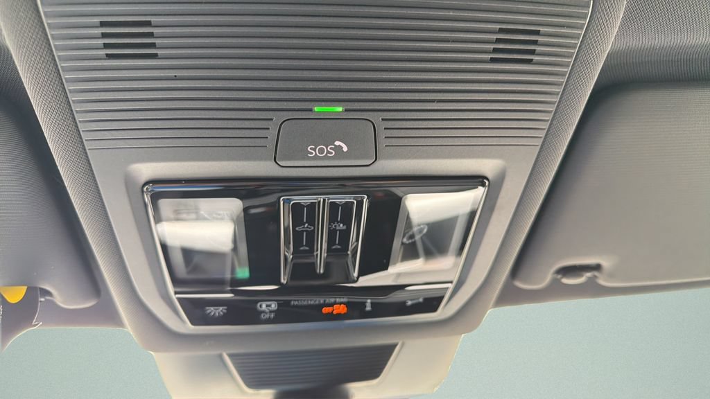 New 2026 Volkswagen Tiguan SE R-Line FWD image 30