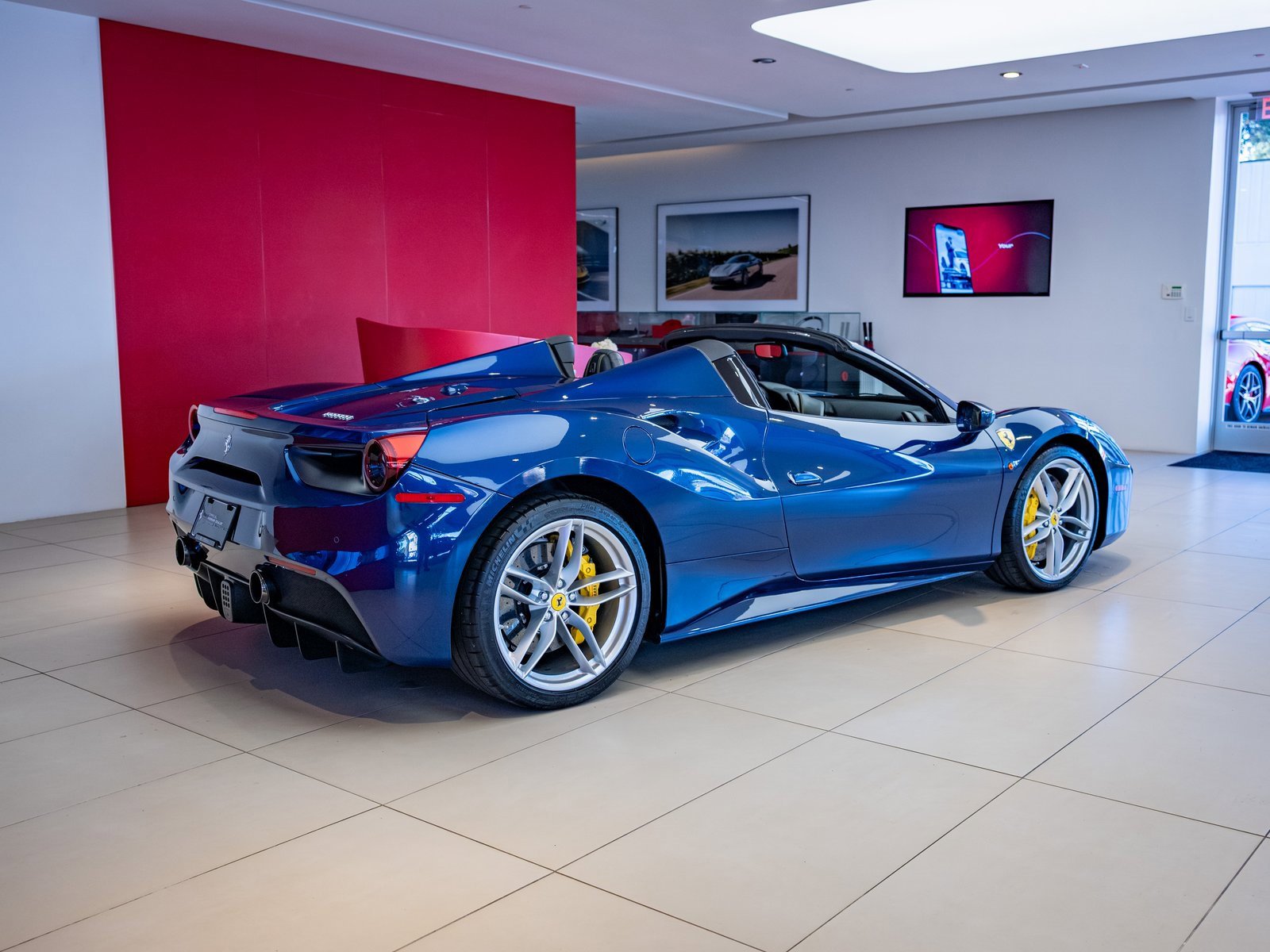 Used 2017 Ferrari 488 Spider image 6