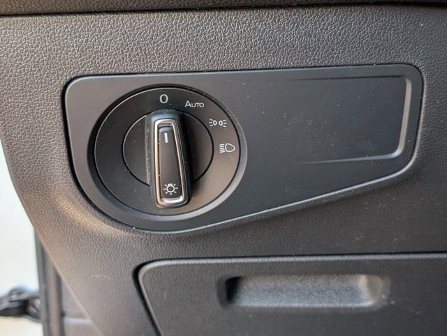 Used 2022 Volkswagen Tiguan SE R-Line image 34