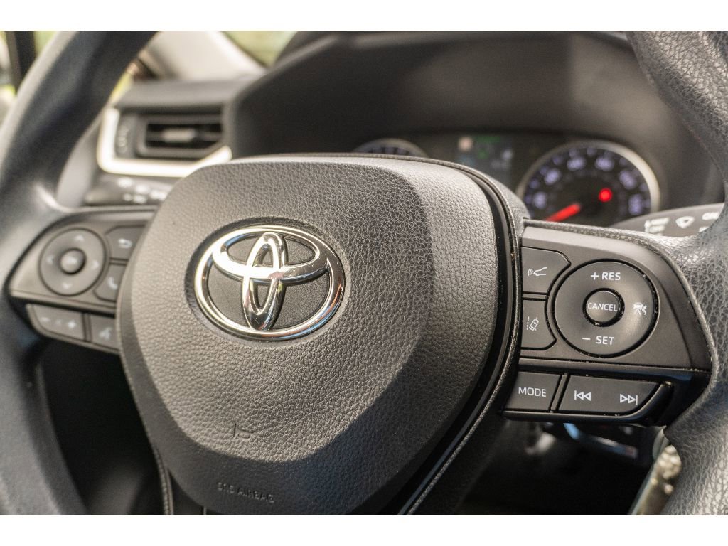 Used 2020 Toyota RAV4 LE FWD image 28