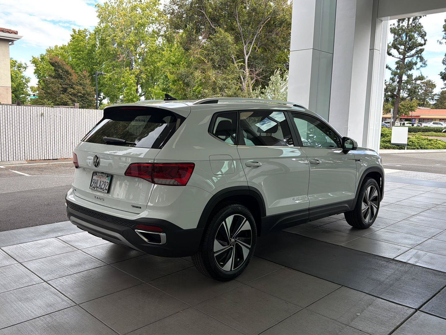 Certified 2023 Volkswagen Taos SE AWD/4WD image 5