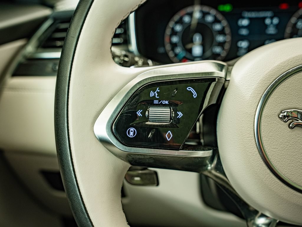 Certified 2025 Jaguar F-PACE R-Dynamic S AWD/4WD image 19