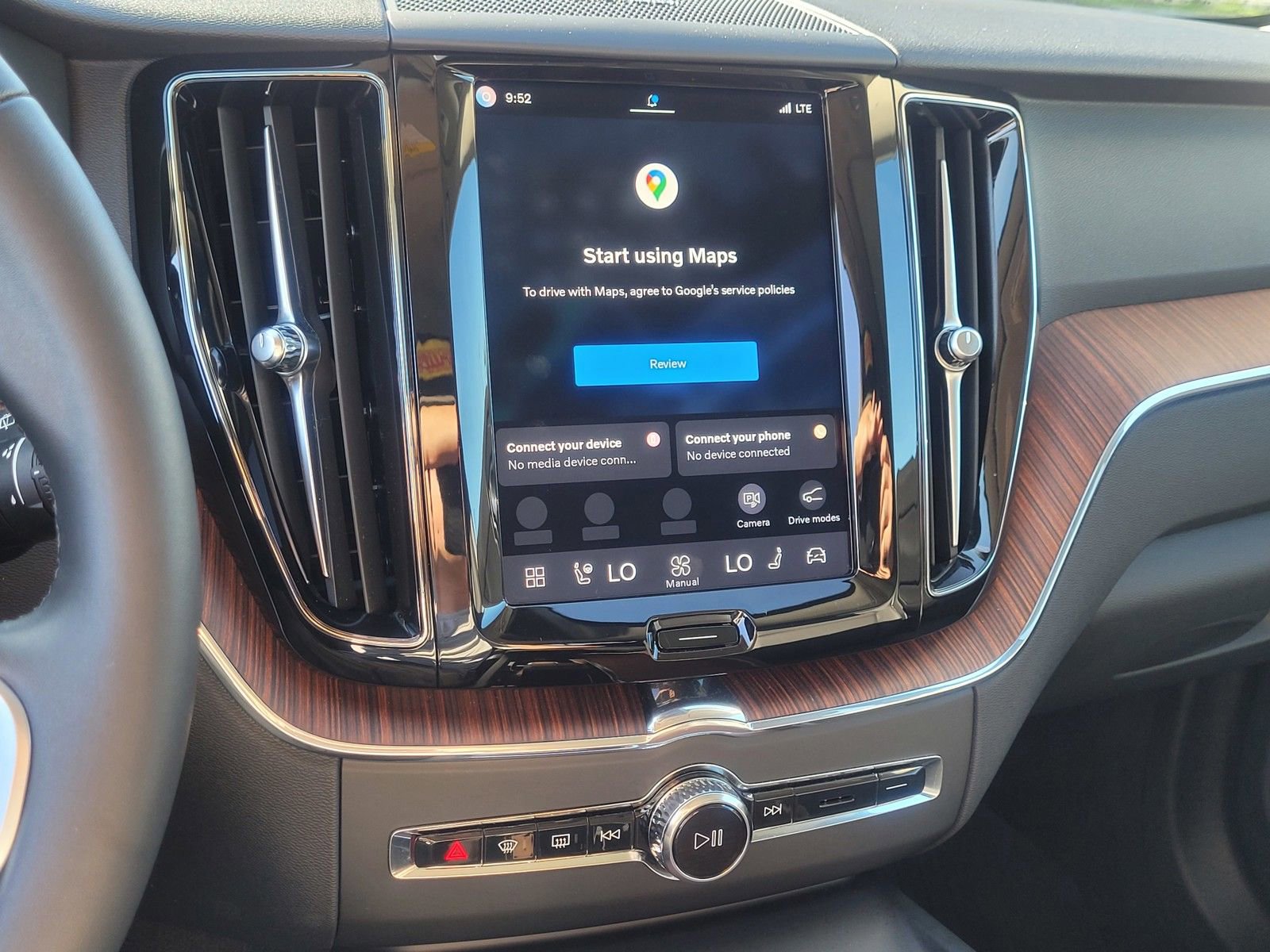 Used 2024 Volvo XC60 T8 Plus w/ Climate Package image 23