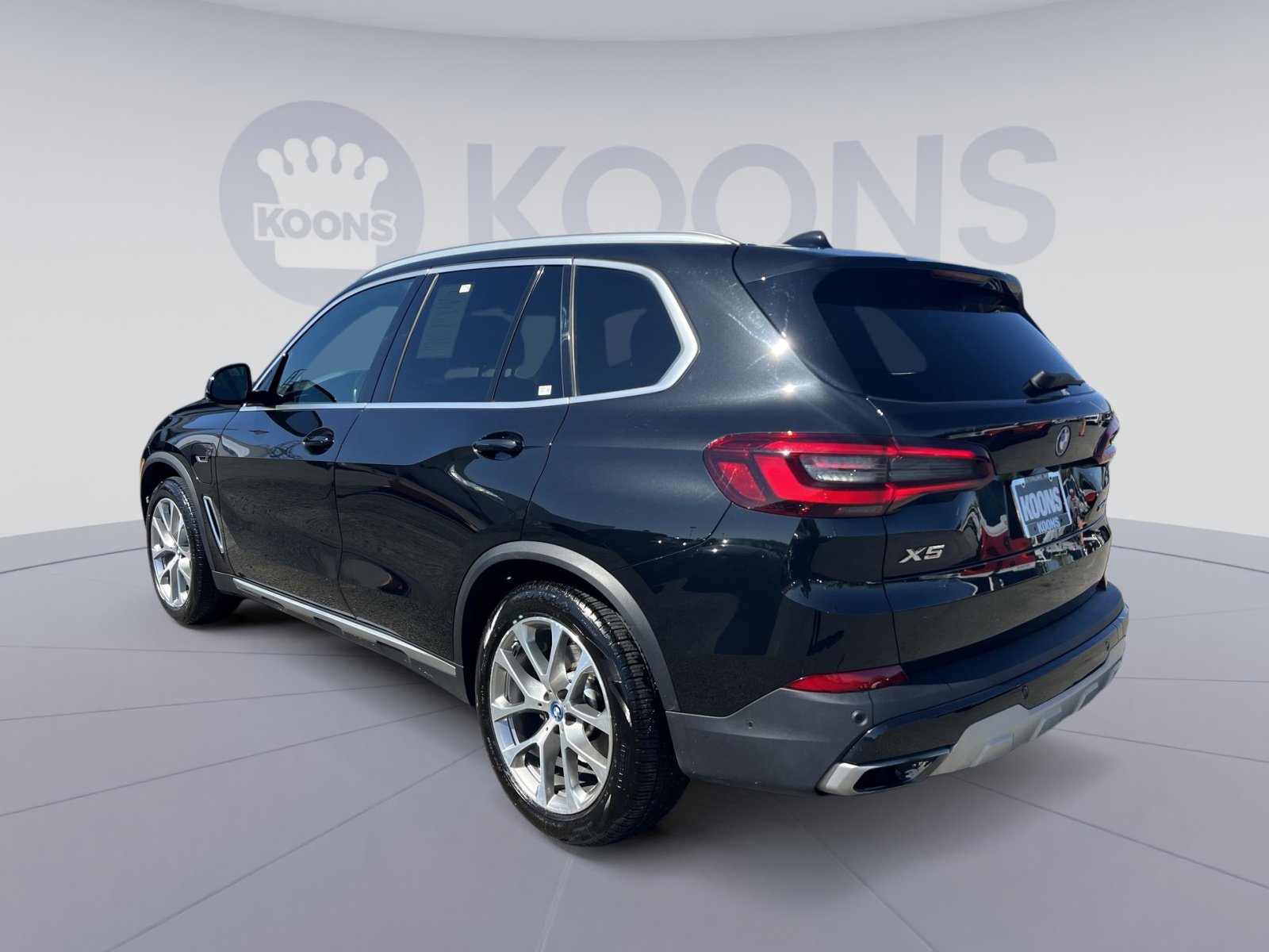 Used 2022 BMW X5 xDrive45e w/ Climate Comfort Package image 14