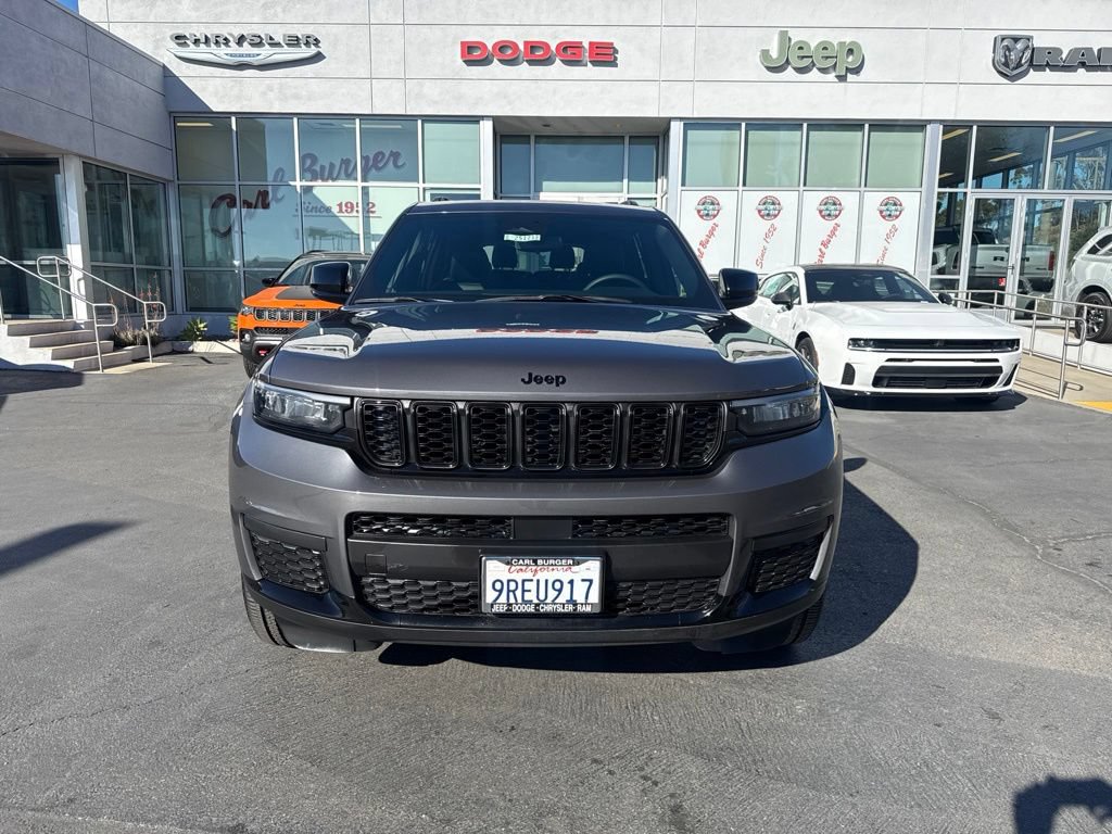 Used 2024 Jeep Grand Cherokee L Altitude RWD image 2