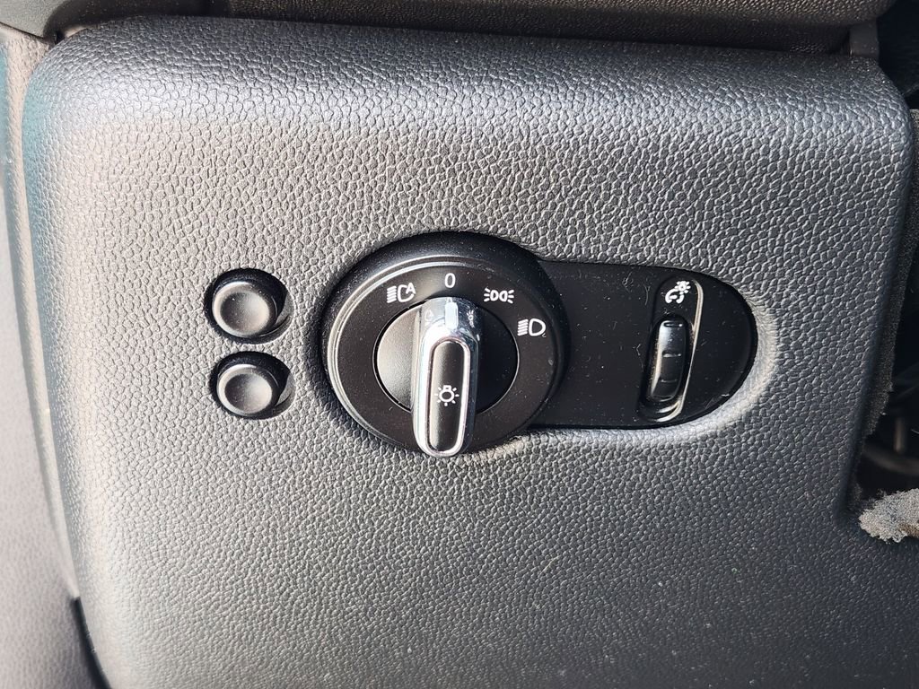 Used 2016 MINI Cooper Convertible image 23