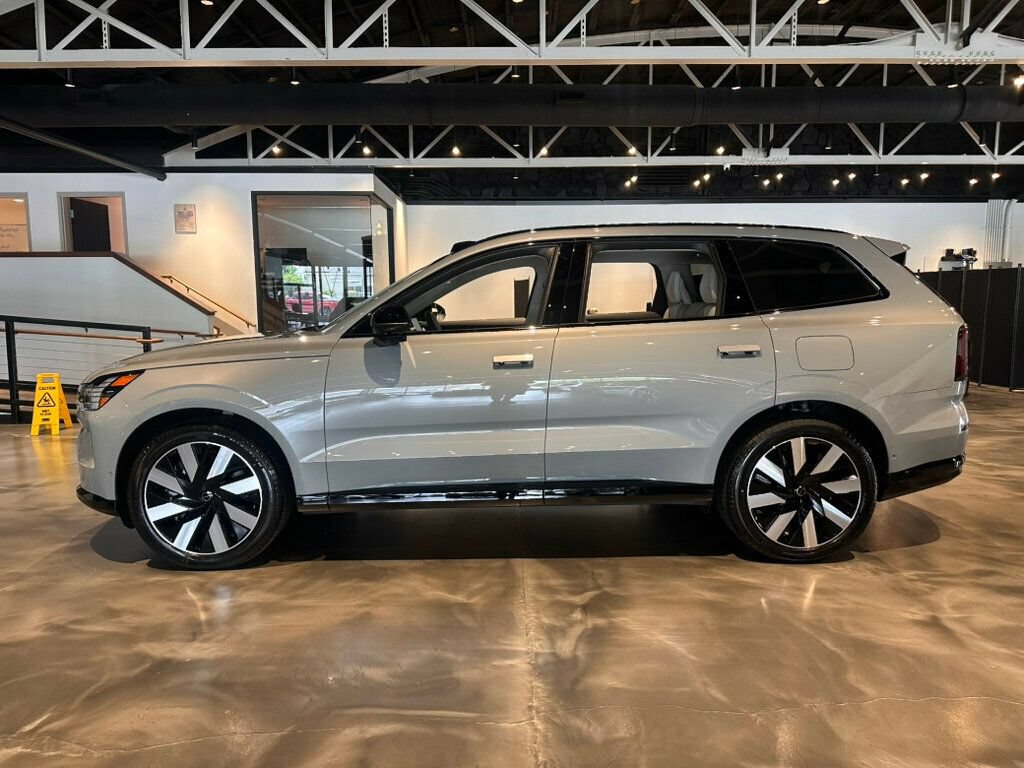 Used 2025 Volvo EX90 Ultra AWD/4WD image 2