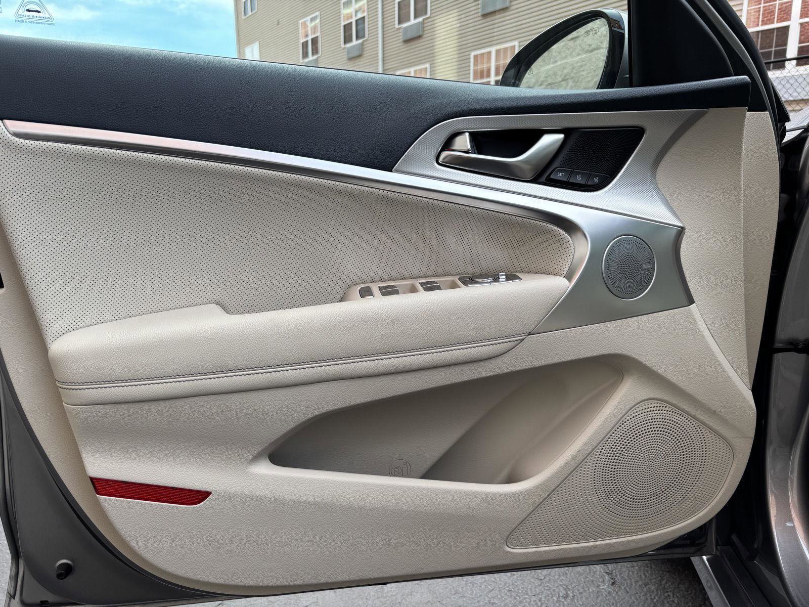 Used 2026 Genesis G70 2.5T Prestige image 12