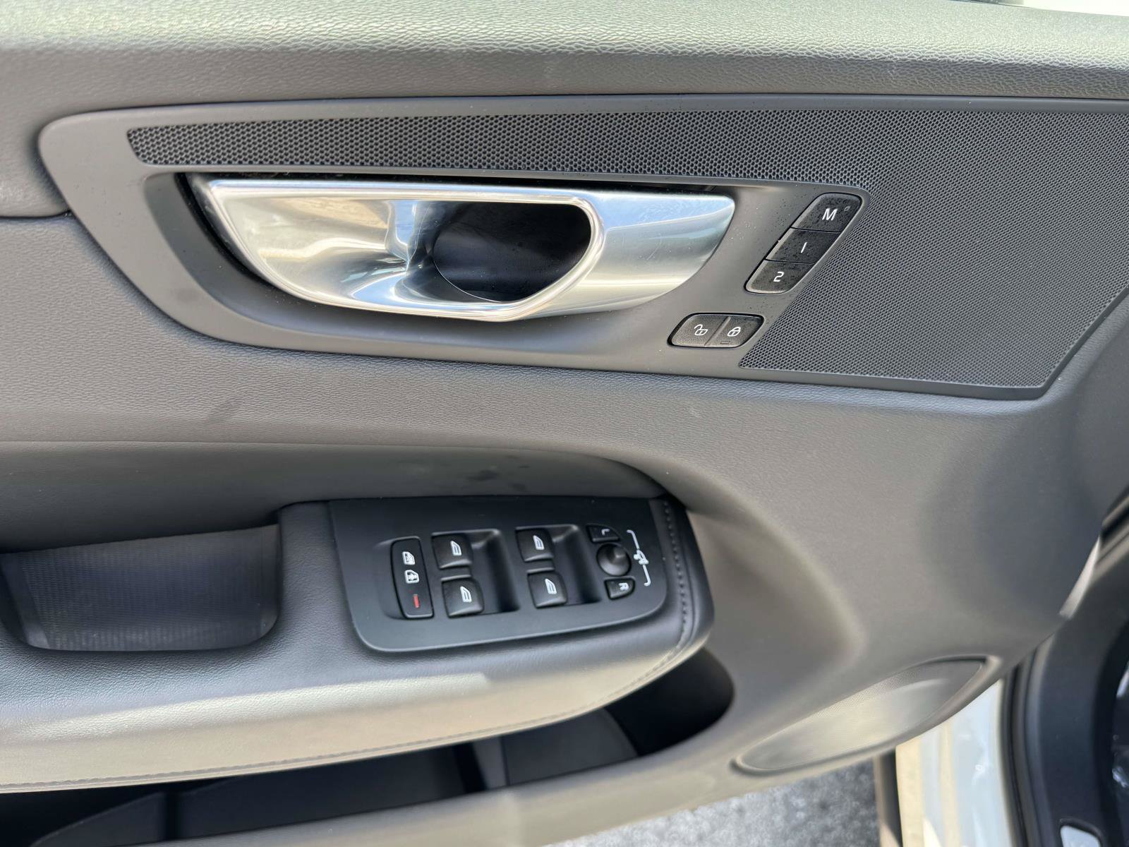 Certified 2025 Volvo XC60 B5 Plus AWD/4WD image 21