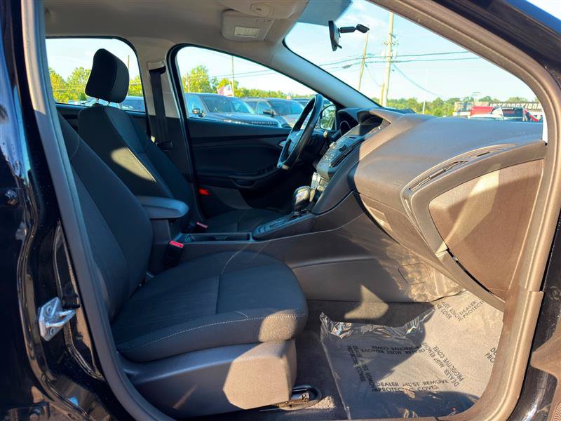 Used 2016 Ford Focus SE w/ SE Sport Package FWD image 22