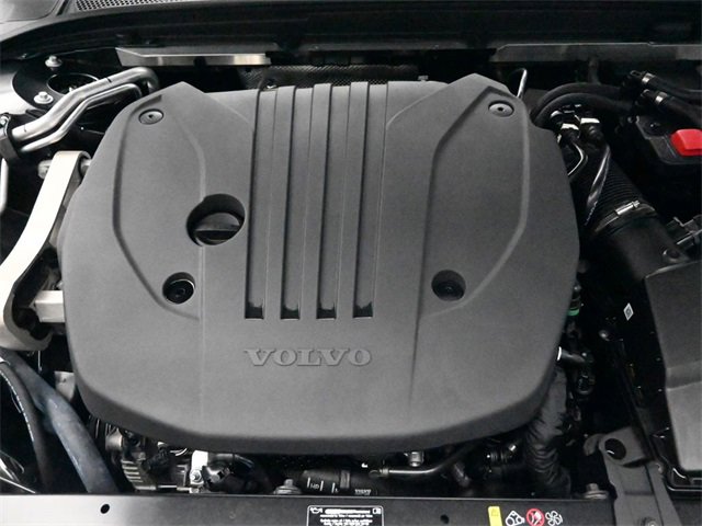 Used 2024 Volvo V60 B5 Cross Country Plus image 29