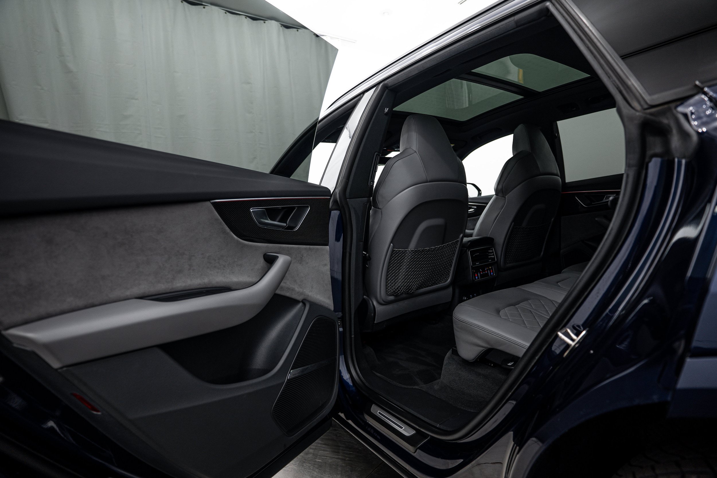 Used 2021 Audi SQ8 Premium Plus w/ SQ8 Black Optic Package AWD/4WD image 20