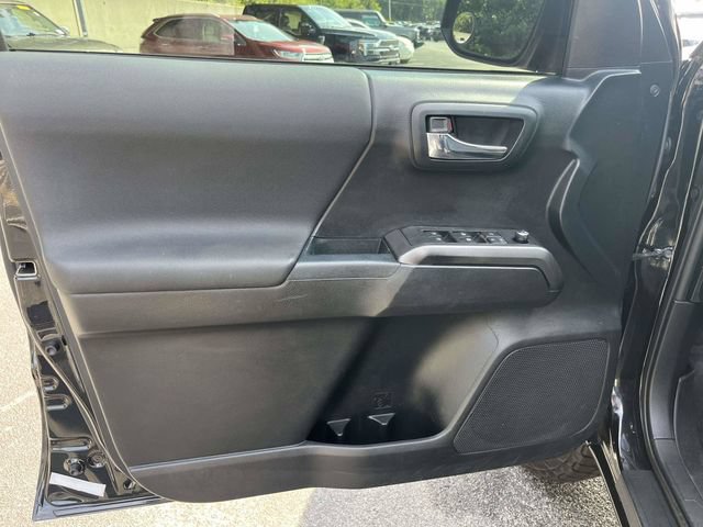 Used 2018 Toyota Tacoma TRD Off-Road AWD/4WD image 17