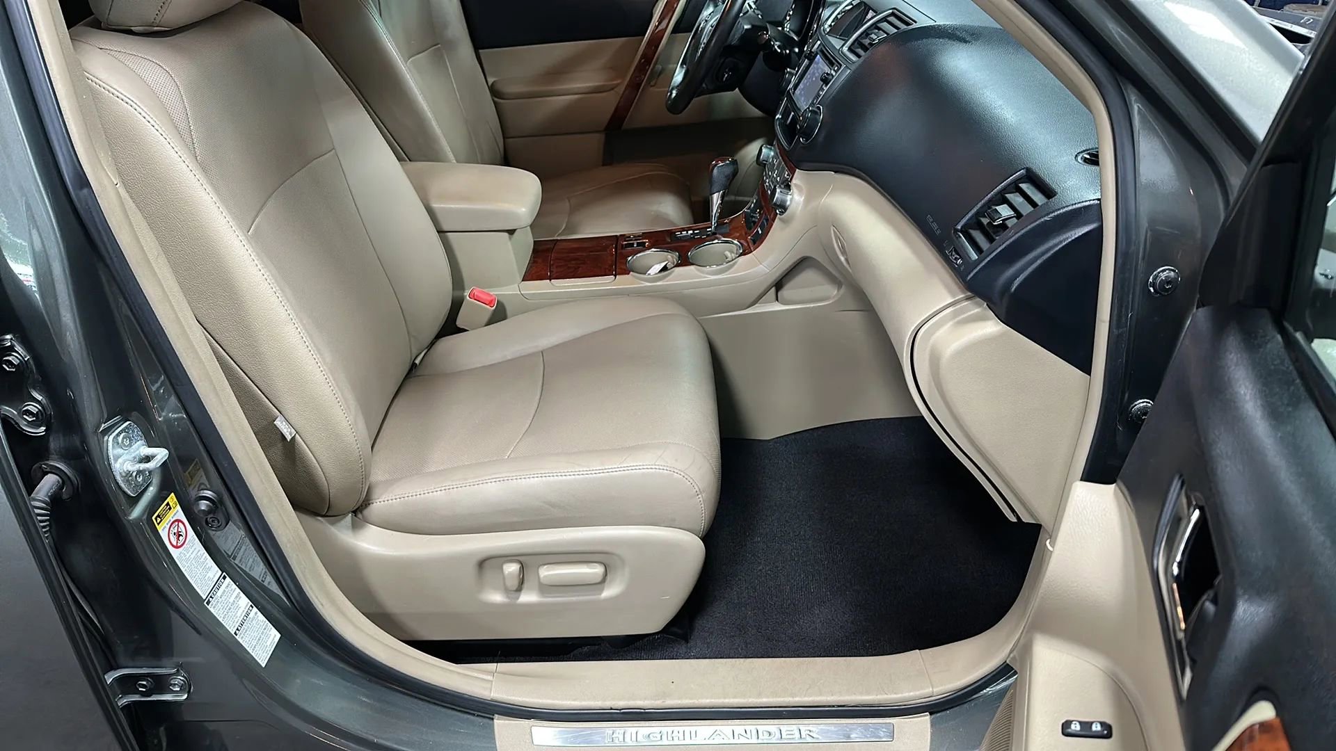 Used 2013 Toyota Highlander Limited image 19