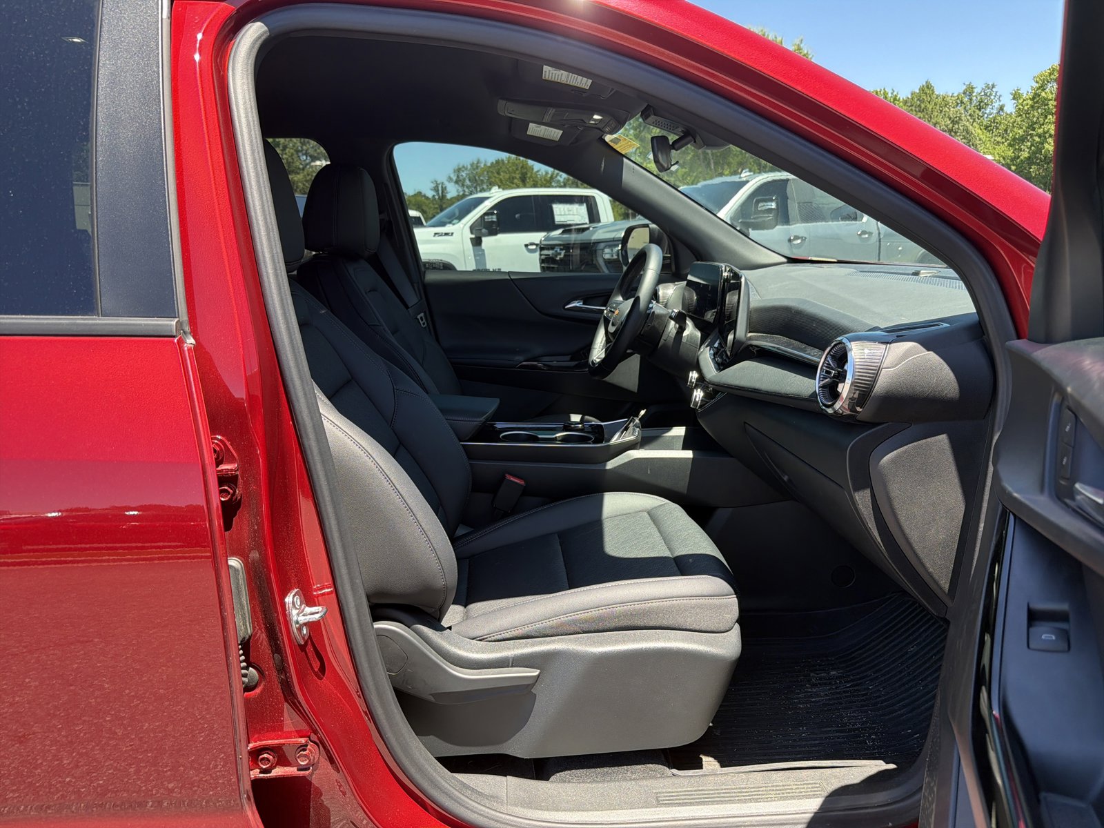Used 2026 Chevrolet Equinox LT w/ Convenience Package II FWD image 31