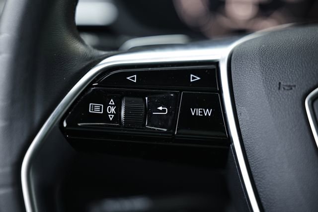 Used 2022 Audi e-tron Premium Plus image 33