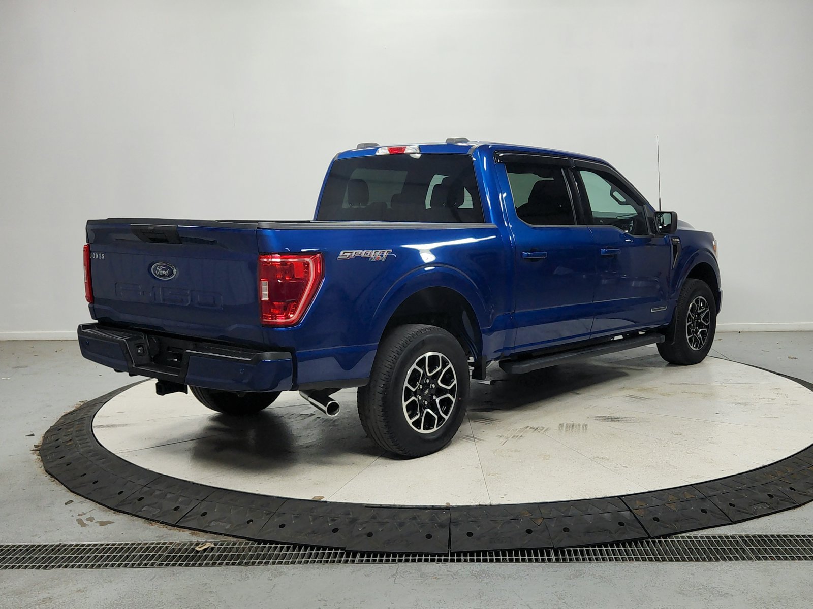 Used 2022 Ford F150 XLT w/ Equipment Group 301A Mid AWD/4WD image 8