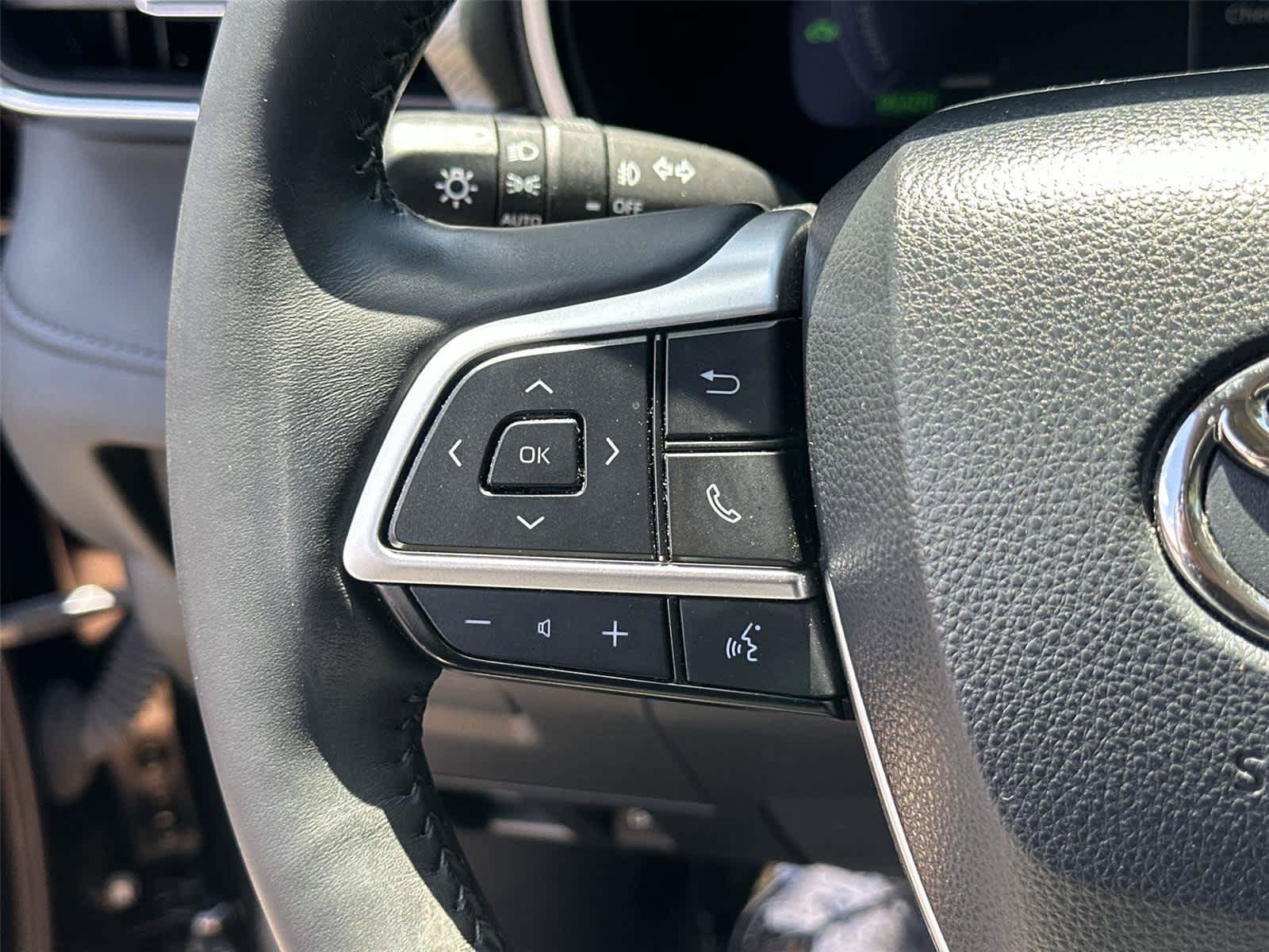 Used 2023 Toyota Highlander Platinum AWD/4WD image 34