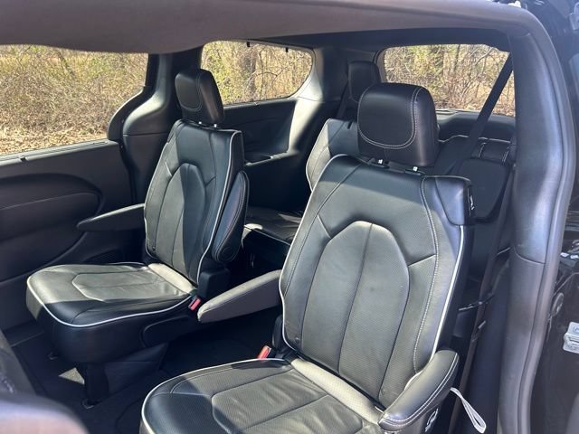 Used 2025 Chrysler Pacifica Limited FWD image 26