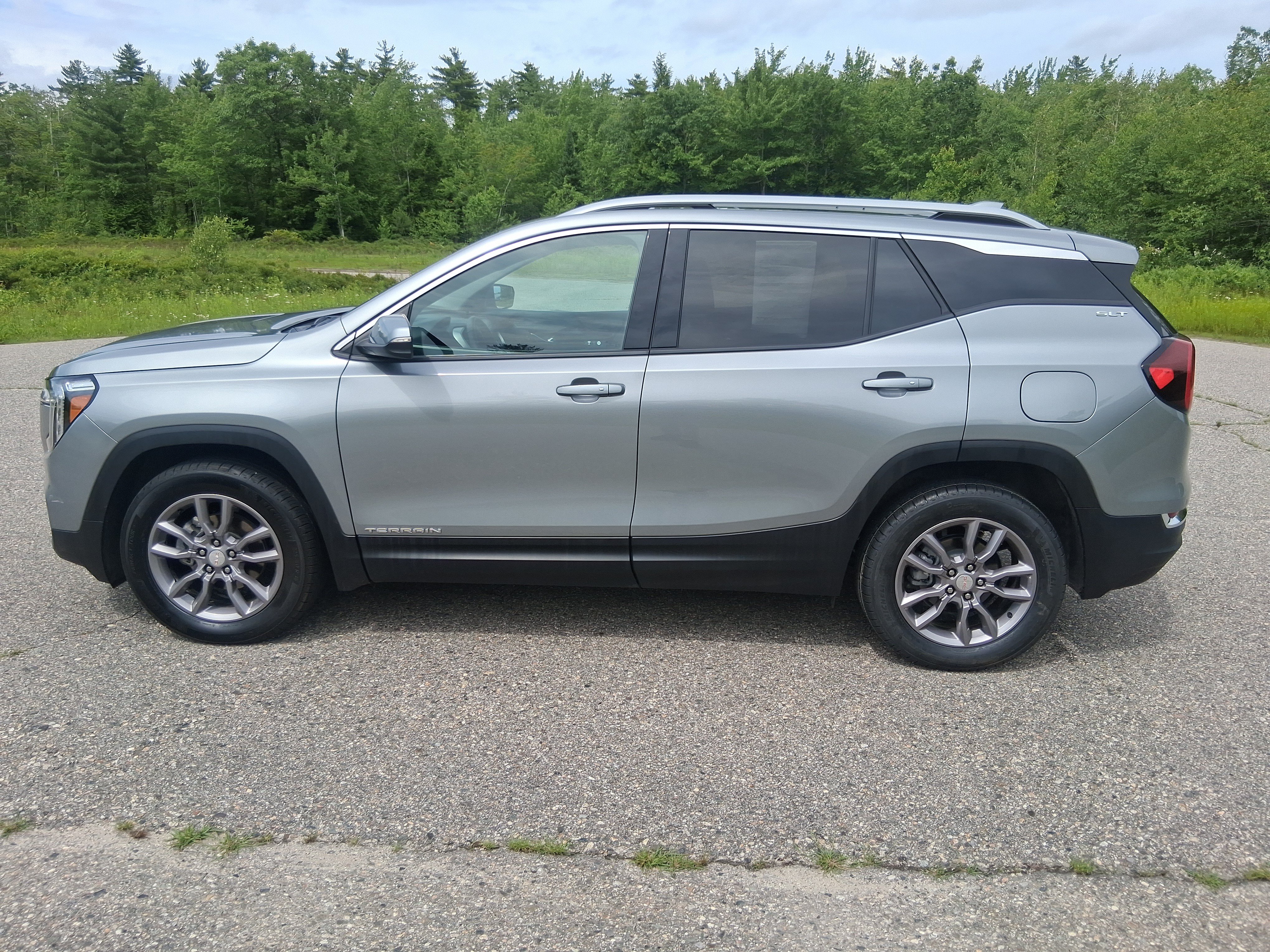 Used 2024 GMC Terrain SLT w/ Infotainment Package II AWD/4WD image 8