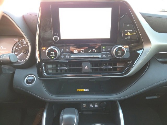 Used 2024 Toyota Highlander XLE image 10