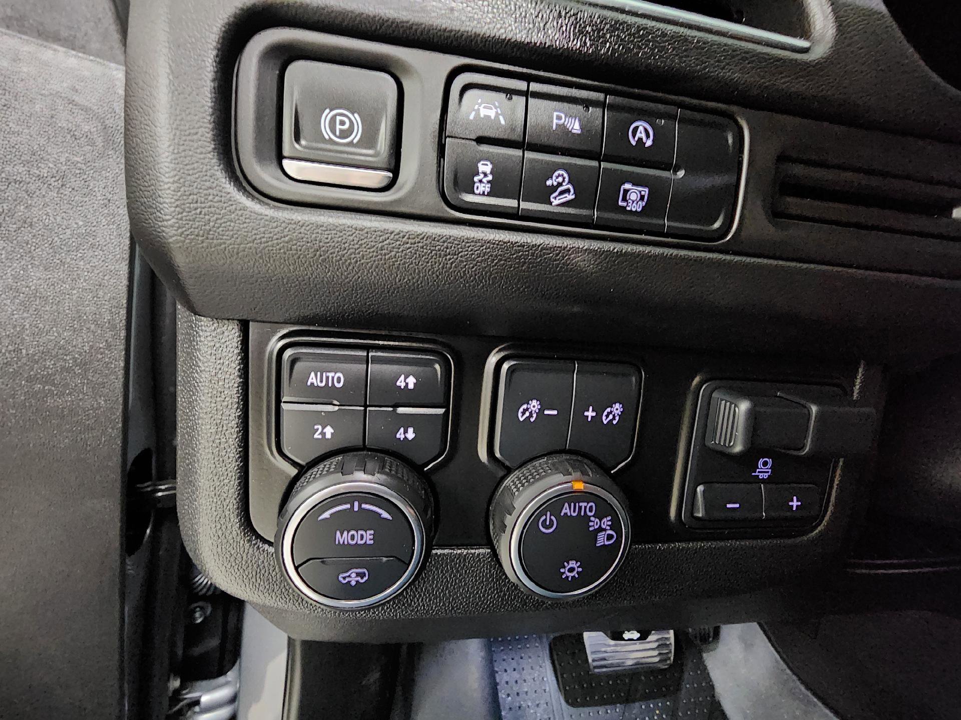 Used 2024 Chevrolet Tahoe Z71 w/ Z71 Off-Road Package image 23