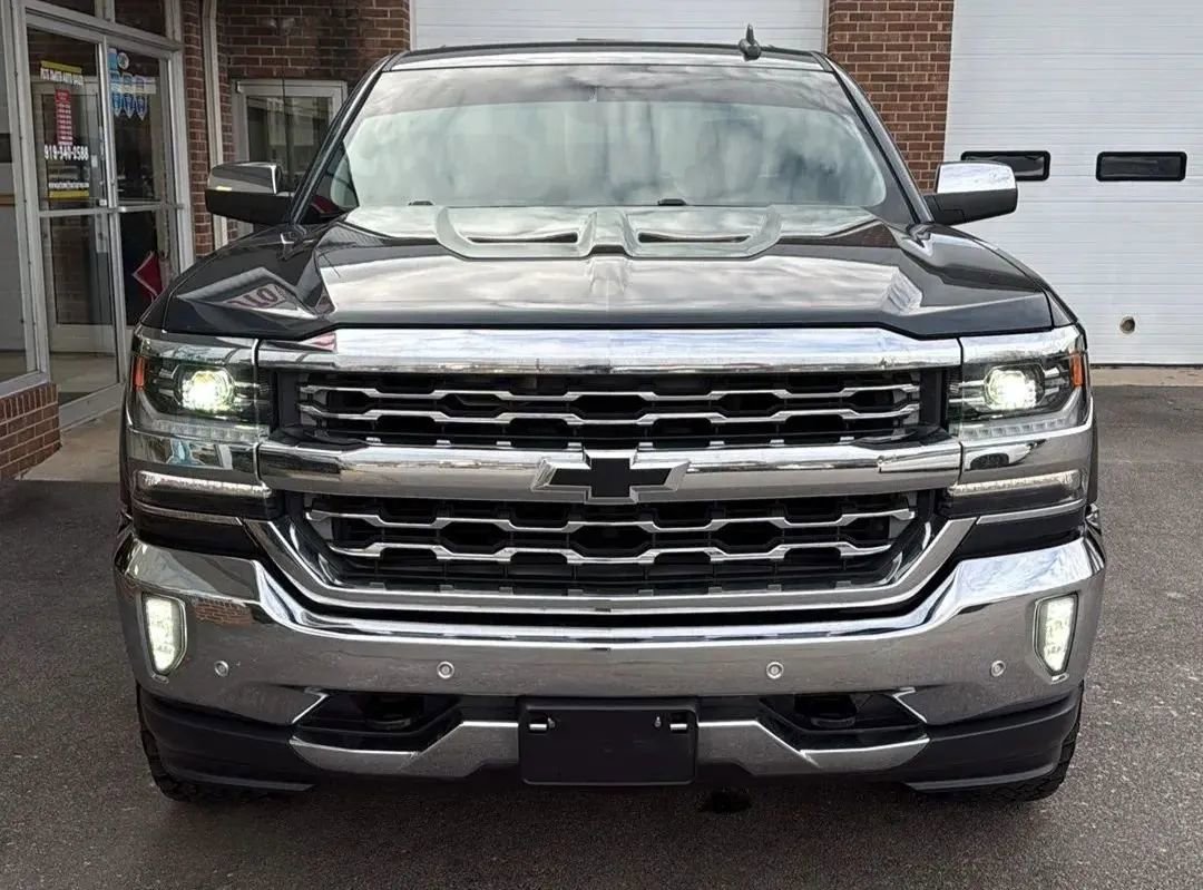 Used 2017 Chevrolet Silverado 1500 LTZ w/ LTZ Plus Package image 4
