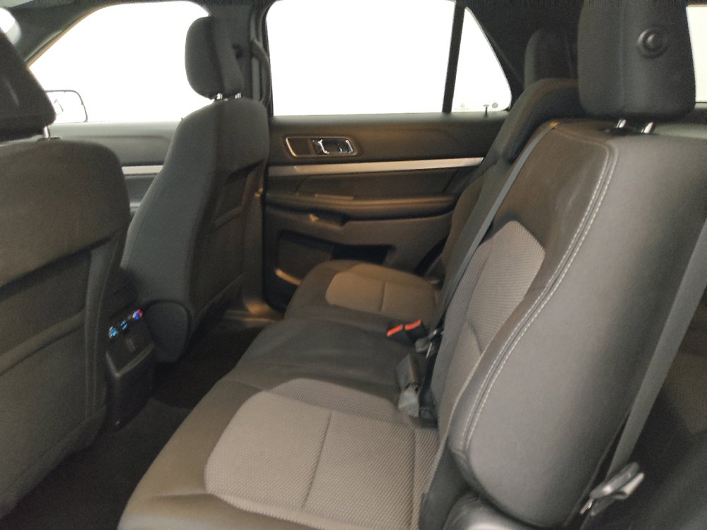 Used 2019 Ford Explorer XLT FWD image 18