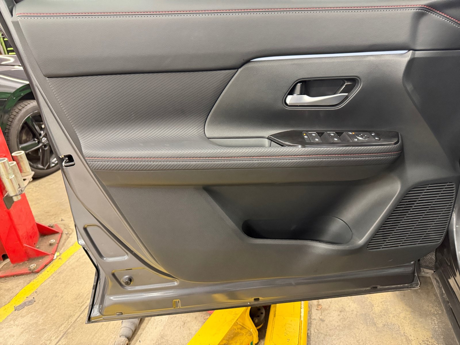 Used 2026 Nissan Kicks SR FWD image 26