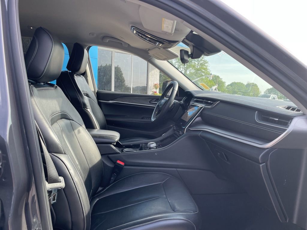 Used 2022 Jeep Grand Cherokee L Limited AWD/4WD image 16