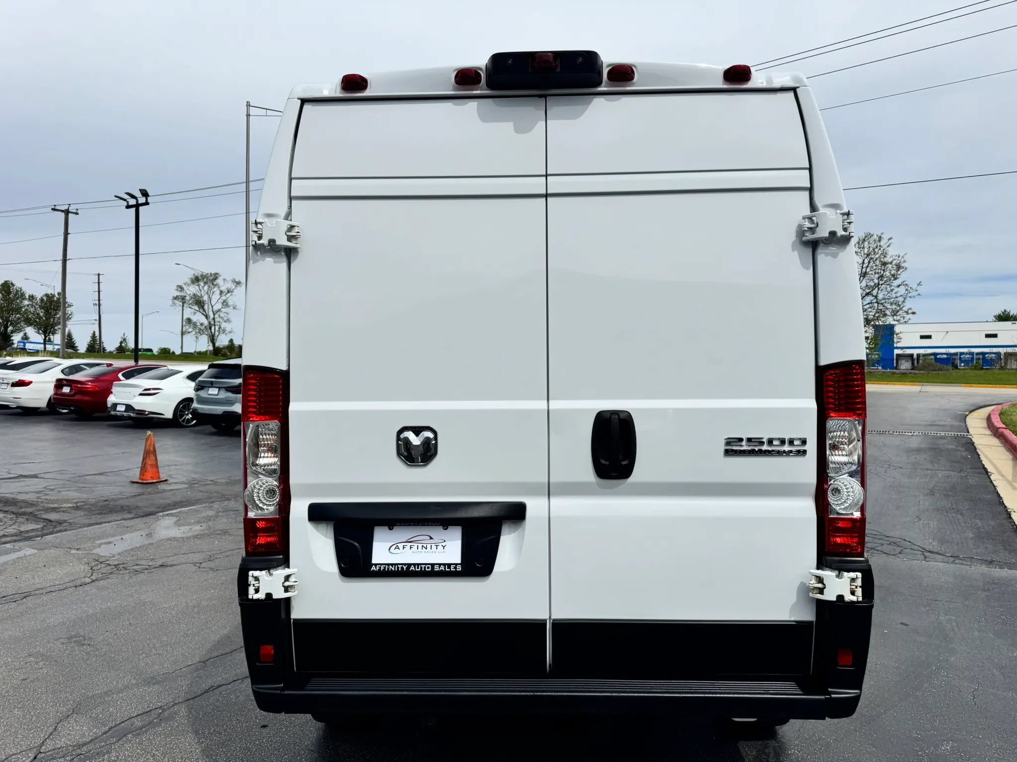 Used 2025 RAM ProMaster 2500 w/ Convenience Group FWD image 4