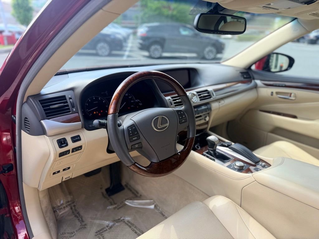 Used 2015 Lexus LS 460 w/ Comfort Package RWD image 7