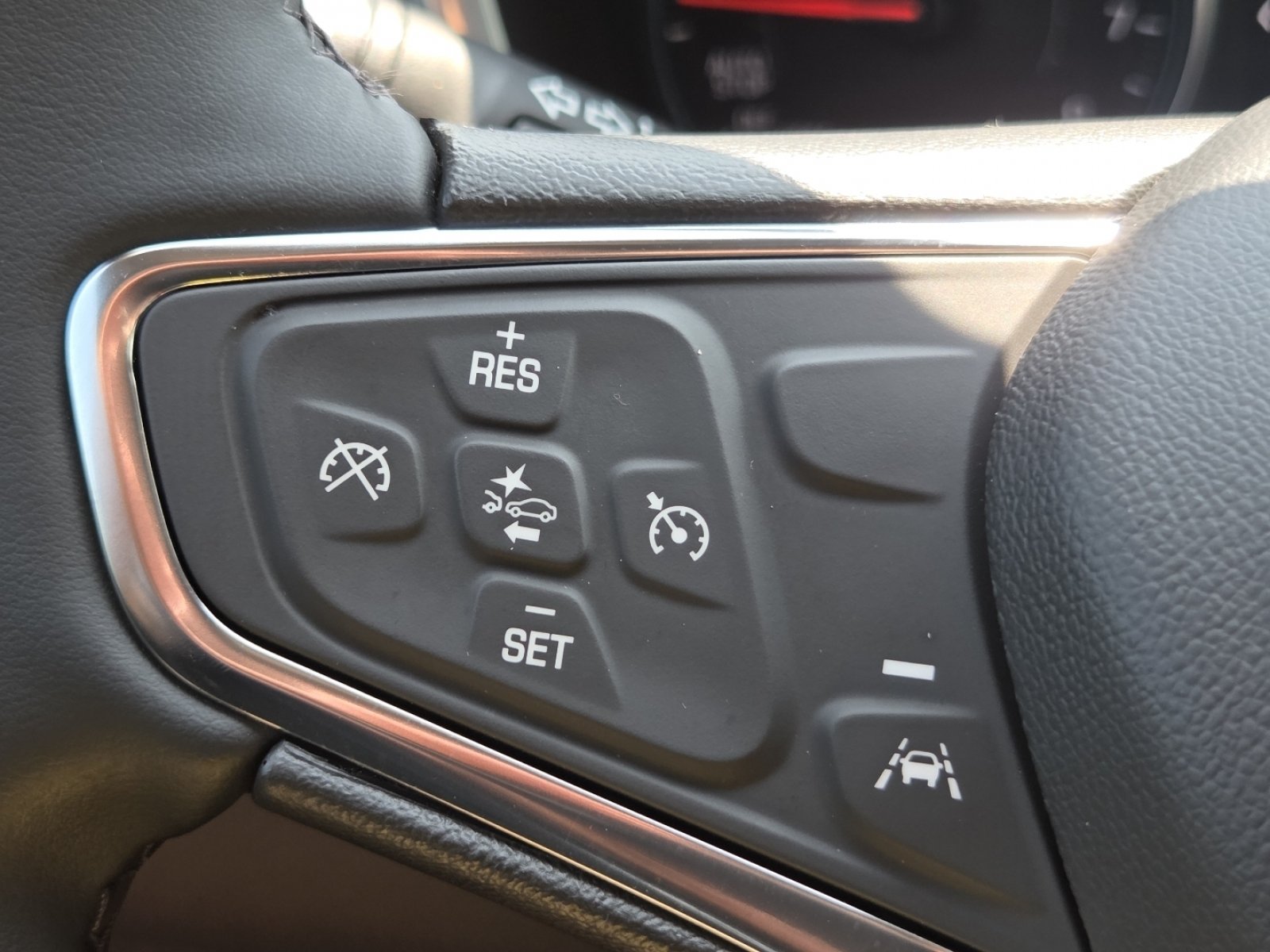Used 2024 Chevrolet Equinox LT w/ LPO, Floor Liner Package FWD image 11