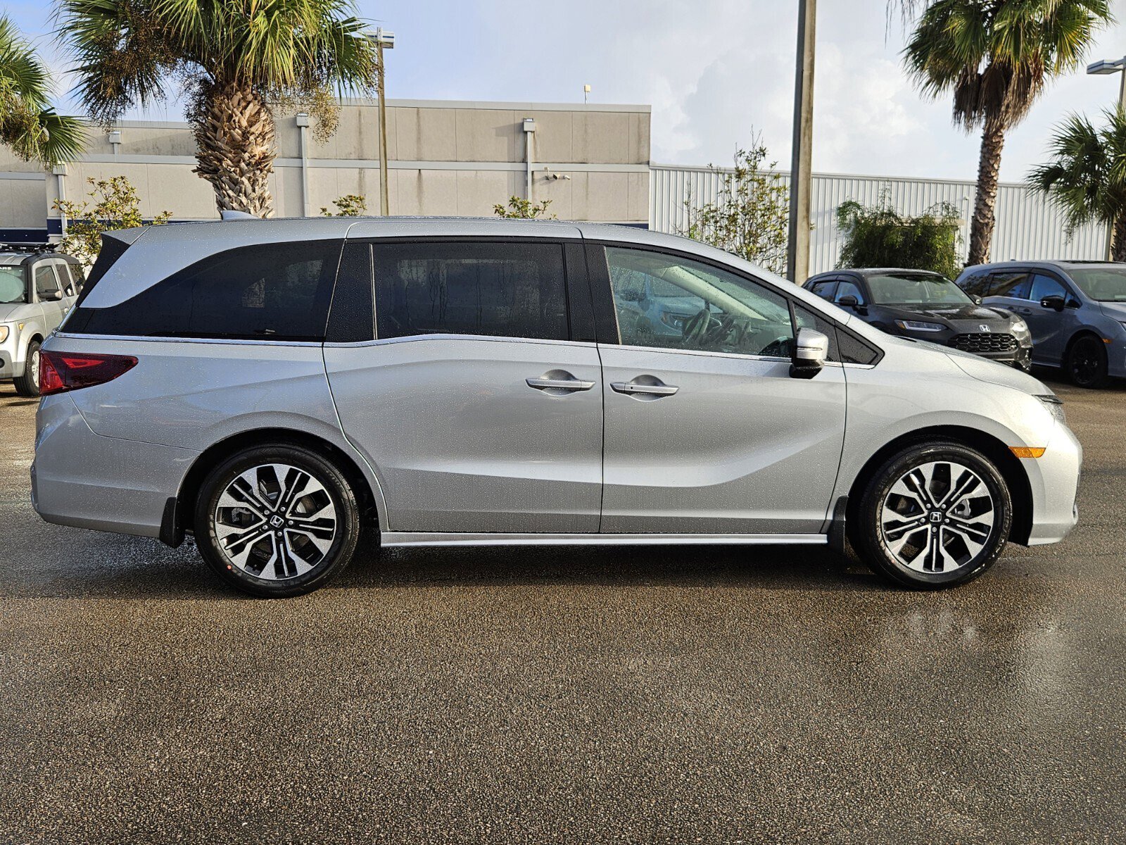 New 2026 Honda Odyssey Elite image 3