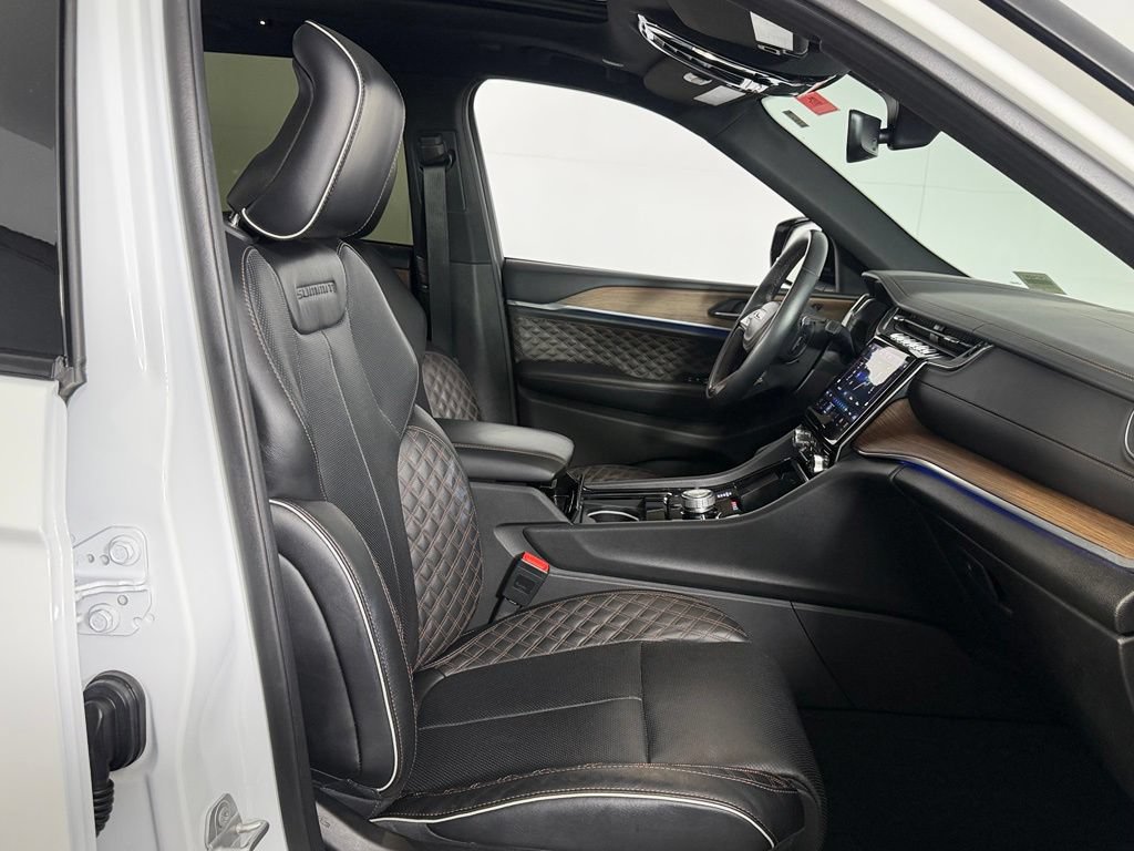 Certified 2023 Jeep Grand Cherokee Summit w/ Luxury Tech Group V AWD/4WD image 26