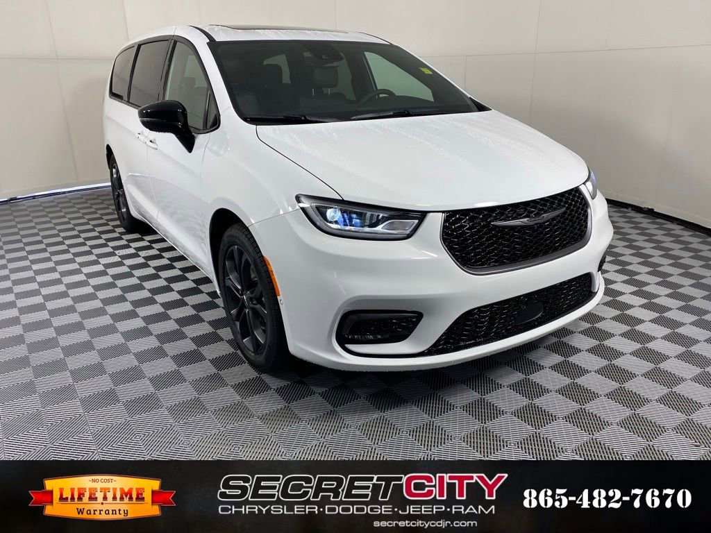 New 2026 Chrysler Pacifica Select image 1