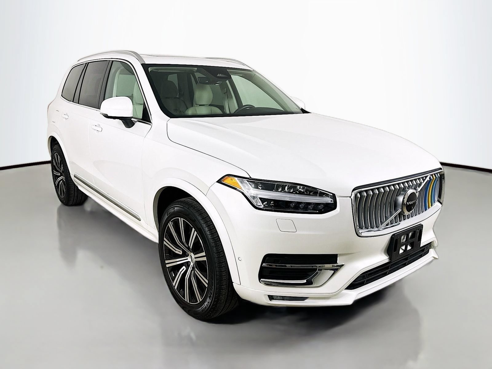 Used 2023 Volvo XC90 B6 Plus w/ Protection Package Premier AWD/4WD image 3