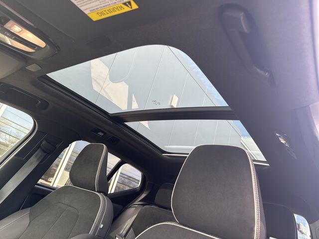 Certified 2025 Volvo XC40 B5 Plus image 19