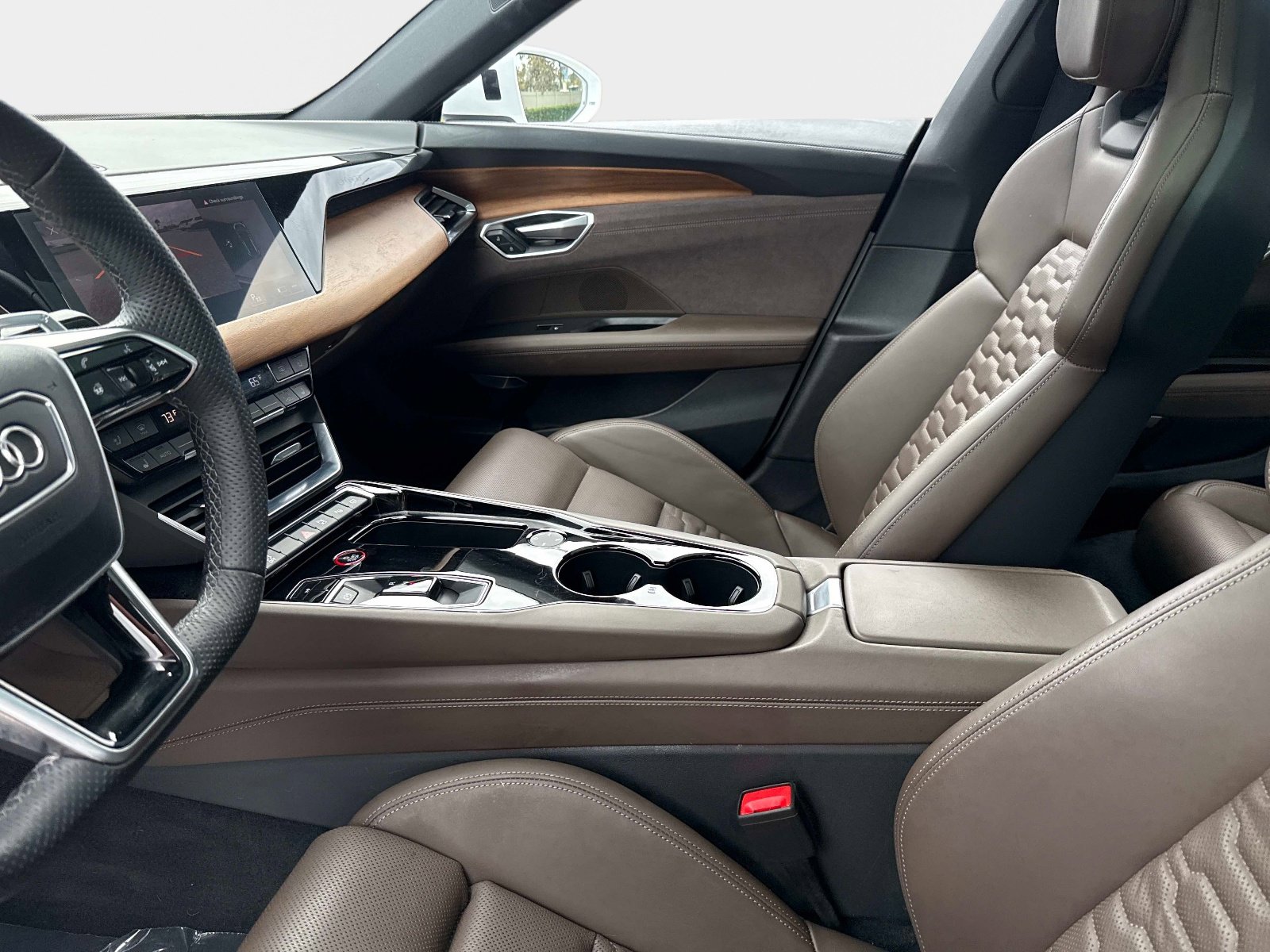 Used 2023 Audi e-tron GT Prestige image 24