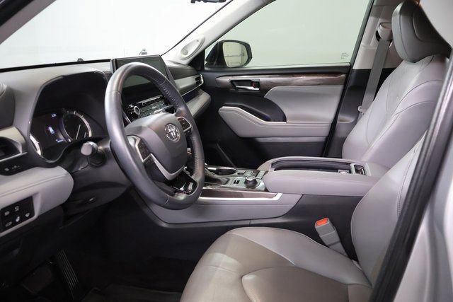 Used 2022 Toyota Highlander Platinum AWD/4WD image 12